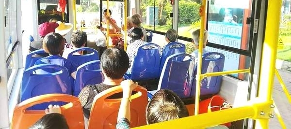 网友抱怨:老年卡就该取消 老年卡怎么就成了人们痛恨的点了呢