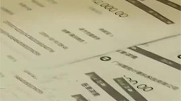 又出个了“熊孩子”,小学生半年内偷刷父母13万积蓄