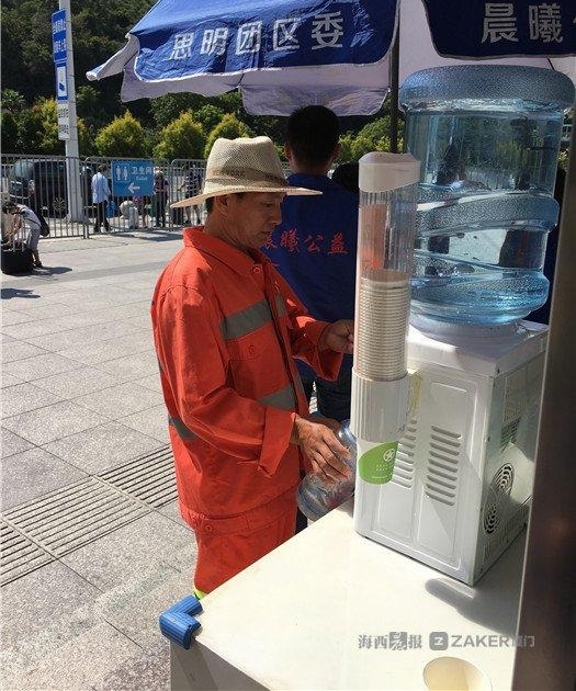 ��վ������վ־Ը�ߣ���˵�ǽڼ��գ���־Ը���񲻡����ȡ�