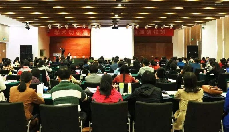 �ɽ蹤�ߣ���ʵ���С����ǡ�ѧ����̬׷������������׫д�����ް�