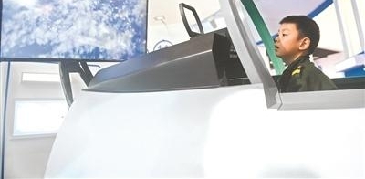 广报晨汇丨超载大货车冲闯红灯撞上左转小轿车 一民警因公牺牲