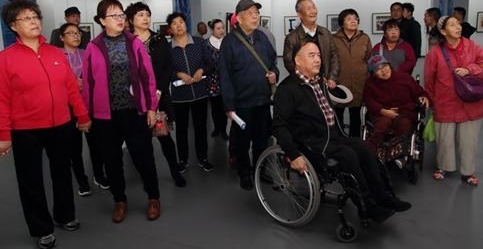 �й������׽조һ��һ·�����ʺ�������Ļ���Ӱ��ӭ����һȺ����ι���