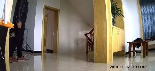 太有耐心!男子溜门盗窃发现有人 先在主人家睡一晚再行动