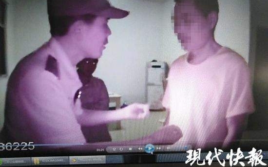 ���Ӿƺ��δ�110˵��Ҫɱ�ˡ������׳�ɶ���ˣ�