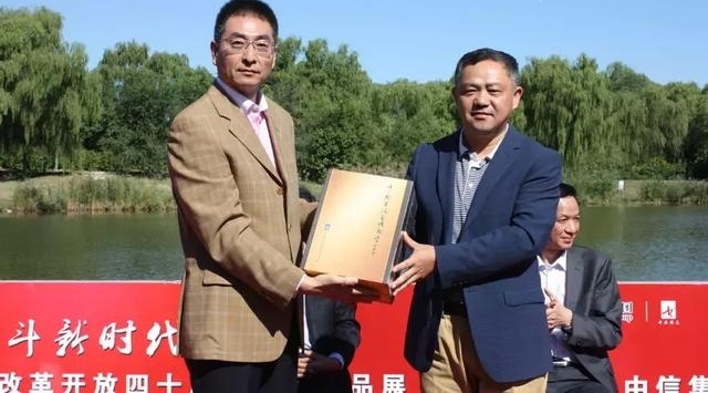 �ܶ���ʱ�������ż���ְ����ף�ĸ￪����ʮ�����黭��Ʒչ����