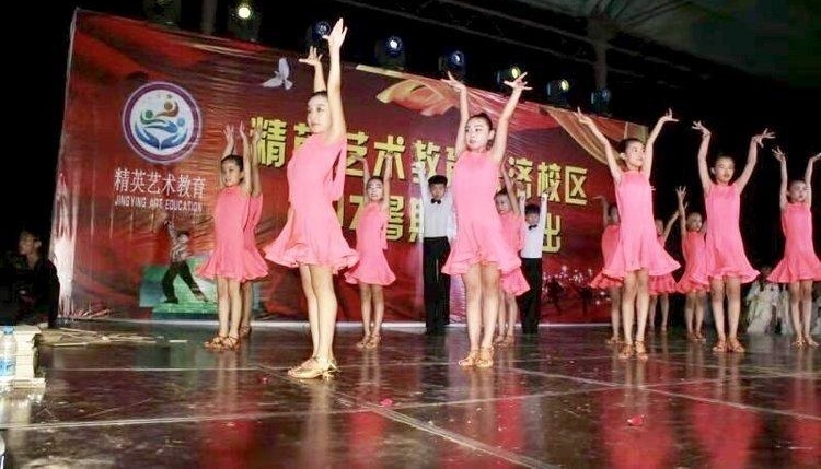 ׶ЭᡰĻ»㡱߽ӱ-ӢѧУ