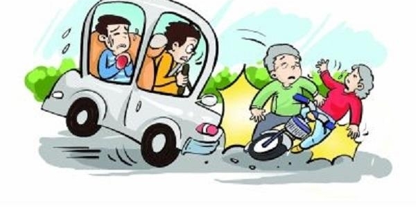 ����·һ�γ�ײ�����г� ��ʮ�����ﳵ���̲�������