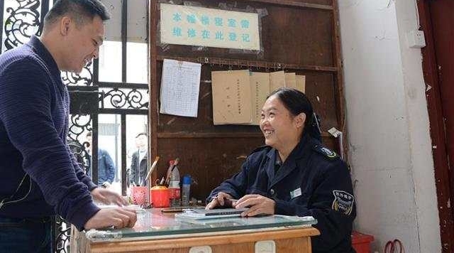 别人刷卡他们刷脸,800名学生她都能叫出名字,湖医这个宿管员记性了得