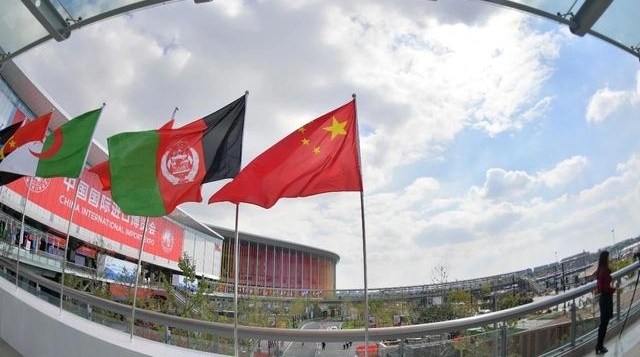 进博会首日,金记者带你感受现场的“高大上”!