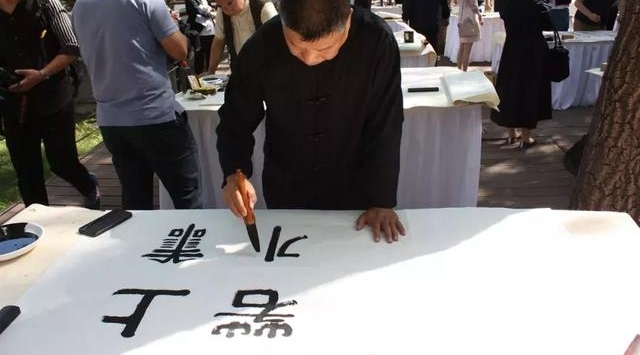 �ܶ���ʱ�������ż���ְ����ף�ĸ￪����ʮ�����黭��Ʒչ����