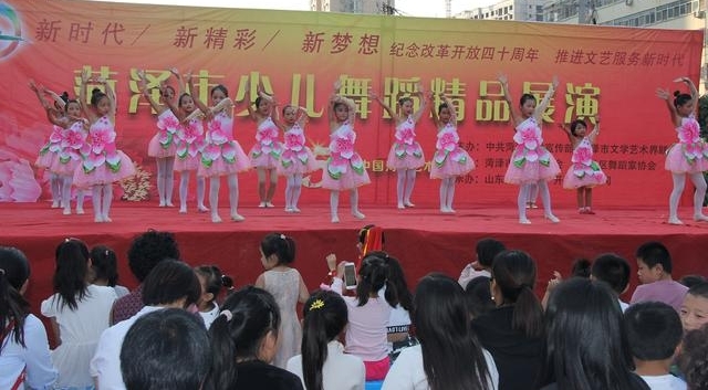 ������й����������ں������ٶ��赸��Ʒչ����ŷ�޳���¥������