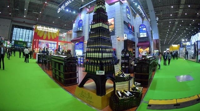 进博会首日,金记者带你感受现场的“高大上”!