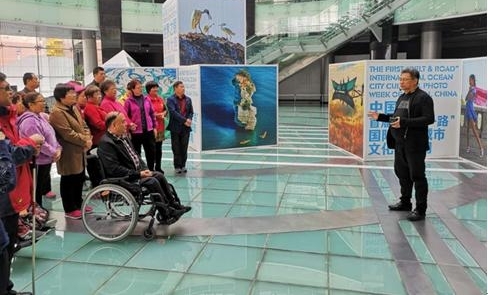 �й������׽조һ��һ·�����ʺ�������Ļ���Ӱ��ӭ����һȺ����ι���