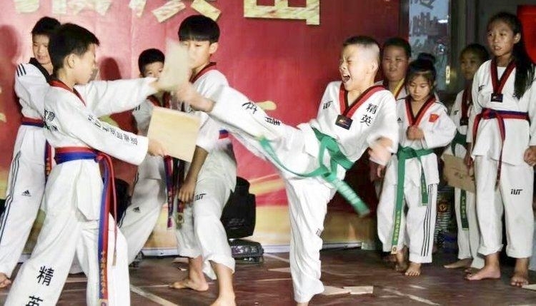 ׶ЭᡰĻ»㡱߽ӱ-ӢѧУ