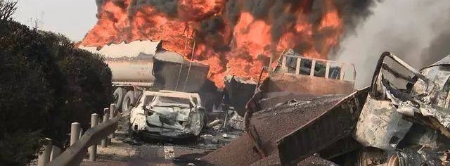 新闻早餐:广电限薪令落地,有明星不降薪要求换方式补偿损失