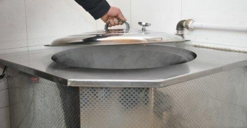 为什么城里人都开始流行这种烧柴火的灶台?