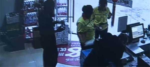 ���ӳ��ԡ������Ρ� ��������͵��122�Ų�Ʊ