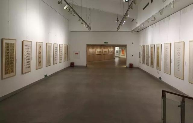 �ܶ���ʱ�������ż���ְ����ף�ĸ￪����ʮ�����黭��Ʒչ����