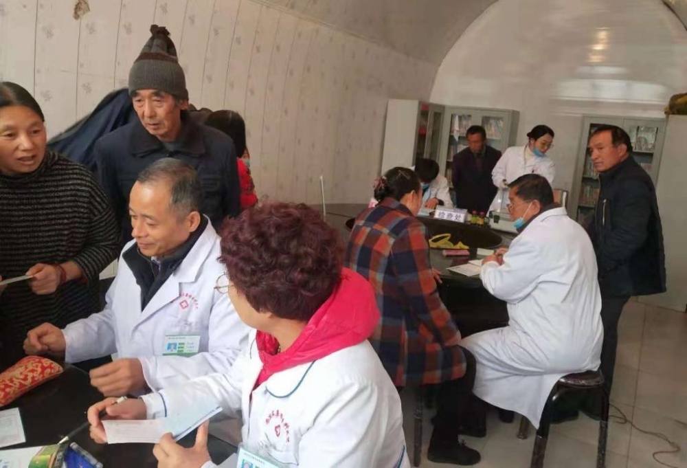 临汾西京眼耳鼻喉医院 下乡义诊惠民生 “健康扶贫”暖人心