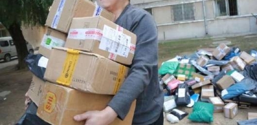 老师:你这么高学历去送快递?有病!34岁博士生当快递员惹争议