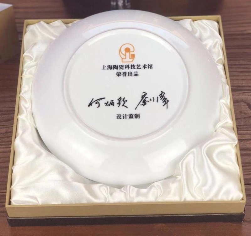 他俩为“全球最强大脑”们亲手设计了中国纪念品,背后有这样的深意