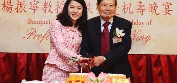 96岁杨振宁罕见发声,现场提一“尖锐问题”,让清华教授哑口无言