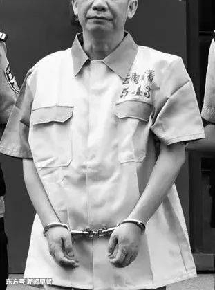 新闻早餐:这个A级通缉犯试图服安眠药自杀,可是药过期了…