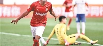 广报晨汇丨超载大货车冲闯红灯撞上左转小轿车 一民警因公牺牲