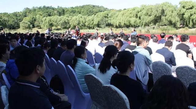 �ܶ���ʱ�������ż���ְ����ף�ĸ￪����ʮ�����黭��Ʒչ����