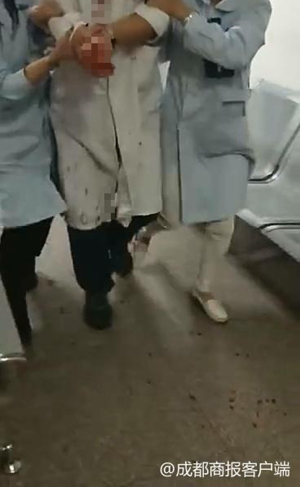 �ڽ�һ������ҽԺ����¥���˿������Σ��ѱ��������ߵ���