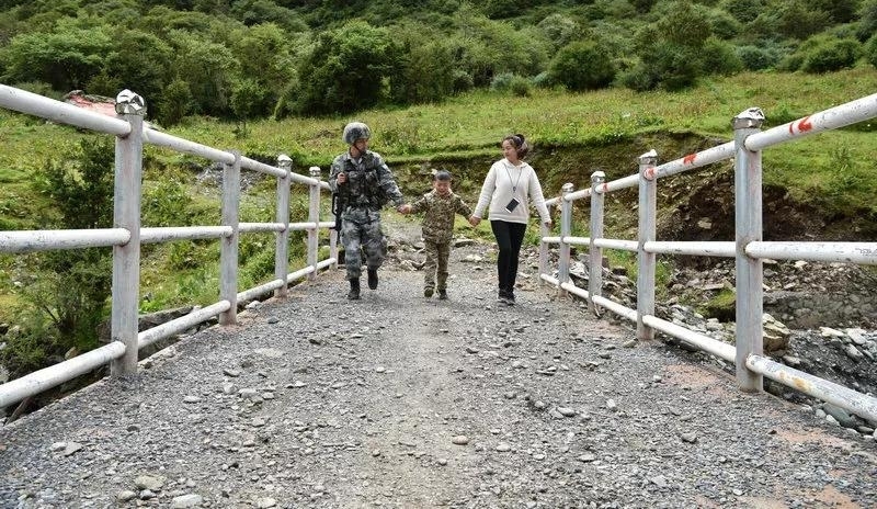 �۽�����ɩ�����ر߹�̽�ף���һ·�ҳ�������ԵĿ࣬Ҳ��������