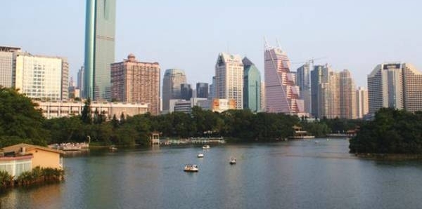 �й���׷��ʱ����������У���������ǽŲ���ͣ��ʮ�ֵ�æµ