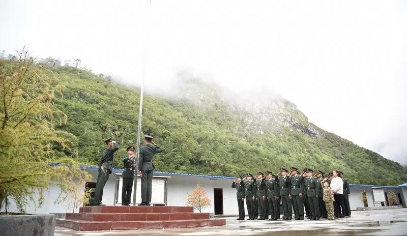 �۽�����ɩ�����ر߹�̽�ף���һ·�ҳ�������ԵĿ࣬Ҳ��������