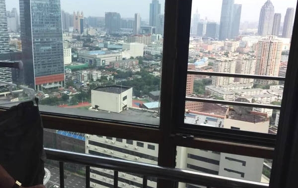 ���� | �գ����ϻ�����һŮͯ����41�㴰������һ�ߣ�