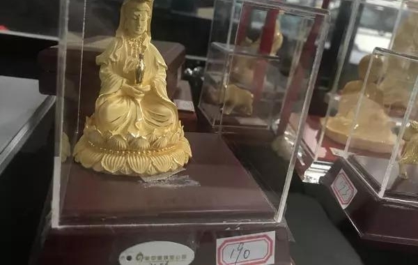 ���ۼ��ң������״�����ʡֱ�����Ͻ���Ʒ������ʿ400�鱻���ߣ���ƿę́����1800...