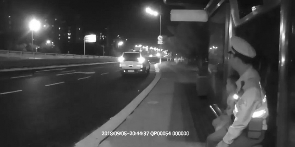 ��������ů���¡�������ͯ���Ѱ��үү���ڳ����д���ִ���񾯷��ּ�ʱ��ǰ����Ϊ��!