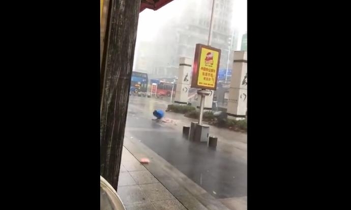 ���ڶ���һ��Ǯ����ɽ�񡱾����ˣ���ת�ˣ������ǡ�