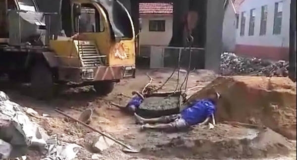 ����ʾ������������ѹ�ߣ�2���ӵ�������������