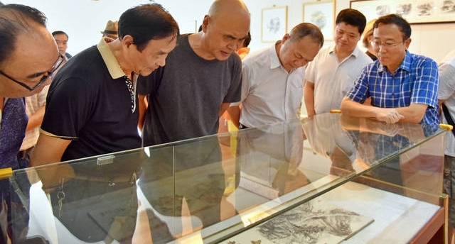 ��÷Ʈ�� ����Ѱ���������λ֪���黭����Ʒ�ղ�չ�������ݽ�Ļ