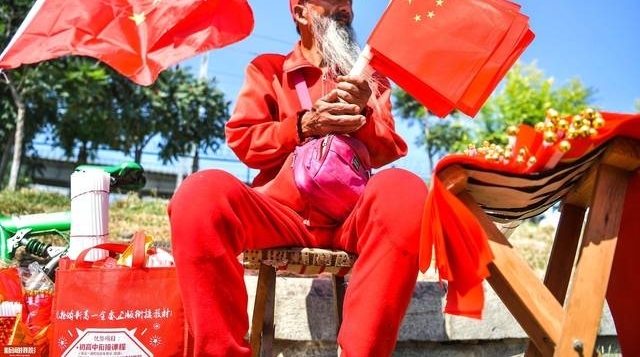 �ж������°׷���үү������һ�ˡ����������򰮹�����ѷ����죡