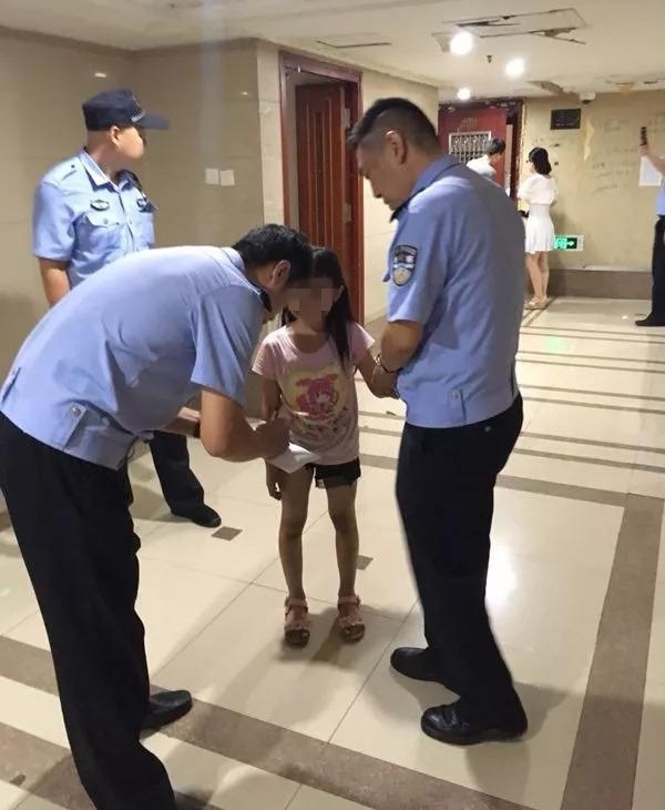 ���� | �գ����ϻ�����һŮͯ����41�㴰������һ�ߣ�