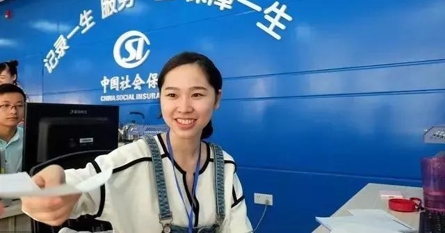 ����ҵ��Ա���ɵ����ϱ����㹤��������ҵְ�����ݴ���һ����