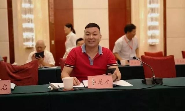 �����ŵ�ѡ���߽����ʡʯ�Ĺ�ҵЭ��᳤