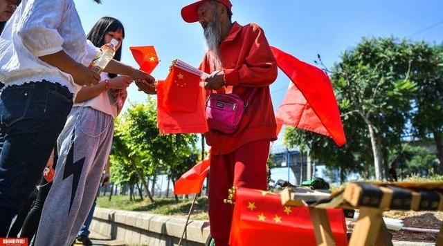 �ж������°׷���үү������һ�ˡ����������򰮹�����ѷ����죡