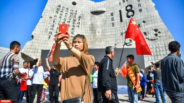 �ж������°׷���үү������һ�ˡ����������򰮹�����ѷ����죡