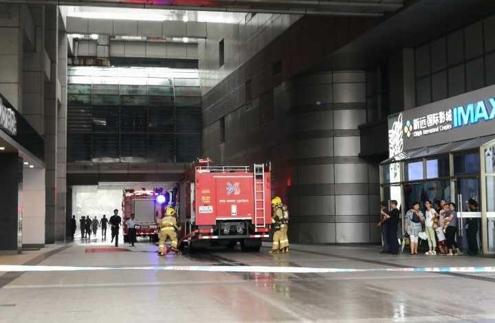 ��ͻ���������Ļ��㳡����һ¥��� ����Ӱ�͹���Ȼ����ݵĶ�������