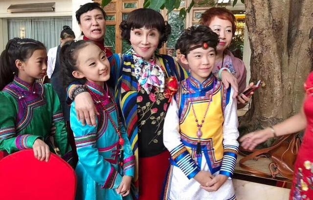 ͯ�������������й���ͳ�Ļ��ٽ���