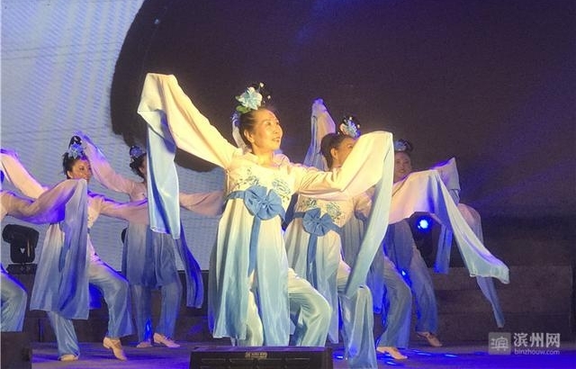 Ψ�����ˣ���Ѥ���������������׽��������Ļ������ڵ��峡�赸չ�ݻ����