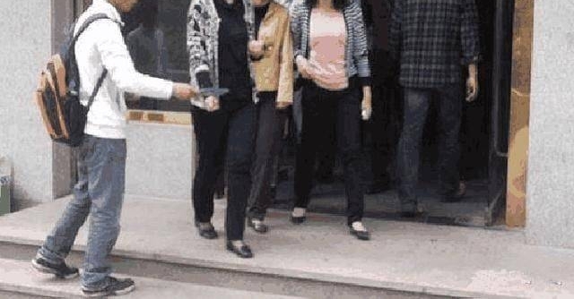 Ա������һ�첹��30Ԫ��ΪʡǮס���ɳ����棬�ع�˾�����ϰ�ɵ��