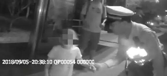 ��������ů���¡�������ͯ���Ѱ��үү���ڳ����д���ִ���񾯷��ּ�ʱ��ǰ����Ϊ��!